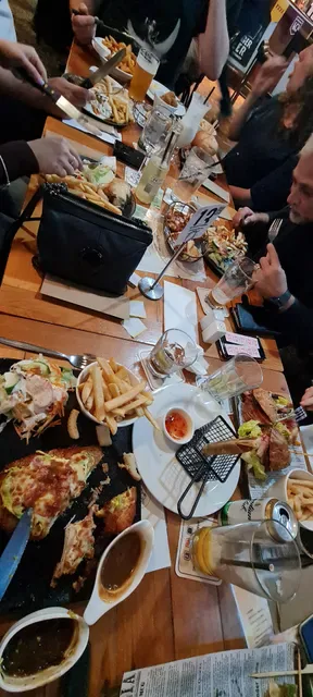 Woodpecker Bar & Grill