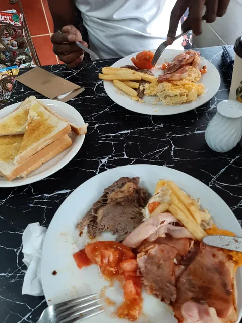 Hoe Inn Take Away and Cafe