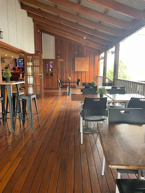 Karalee Tavern