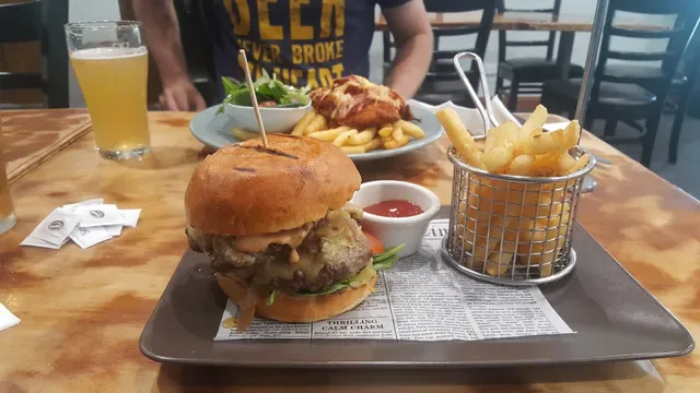 Karalee Tavern