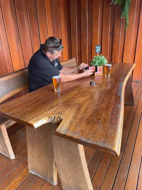 Karalee Tavern