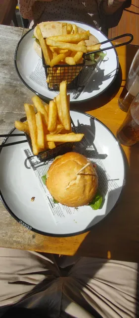 Karalee Tavern