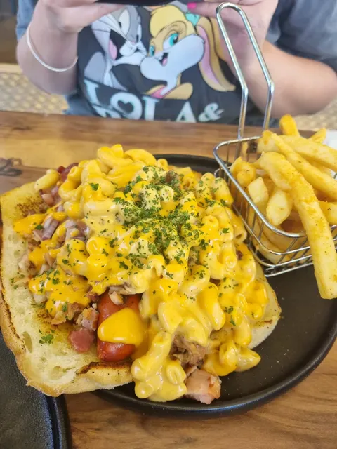 Phat Boyz Smokehouse and Kitchen