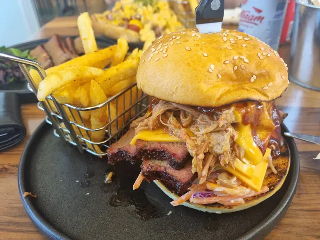 Phat Boyz Smokehouse and Kitchen