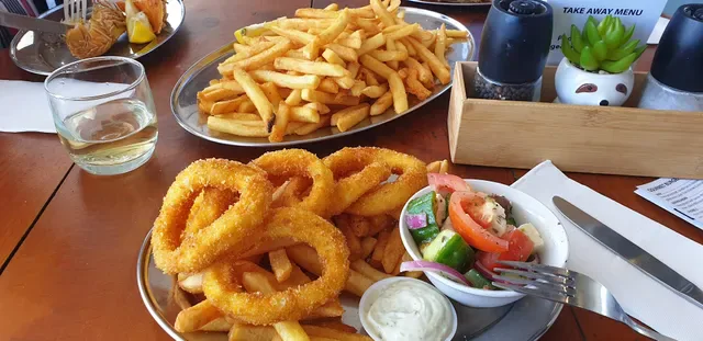 GEORGES GRILL Seafood & Burgers