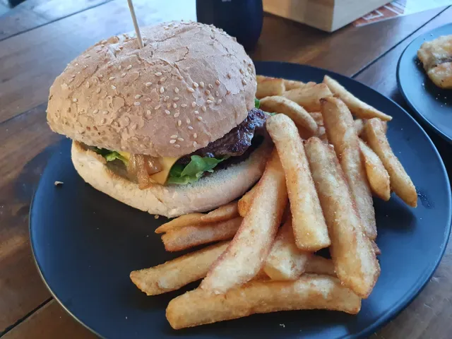 GEORGES GRILL Seafood & Burgers