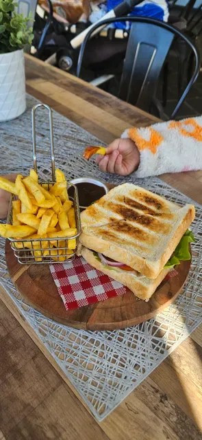 Cool Beanz Cafe and Dessert Bar