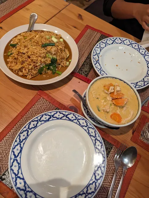 Mae Ploy Thai Restaurant