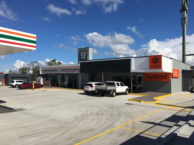 Oporto Holmview Drive Thru