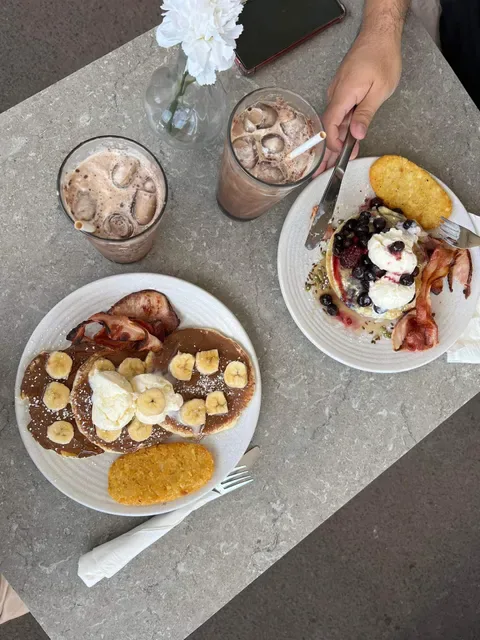 Yarrabilba Coffee Hub & restaurant