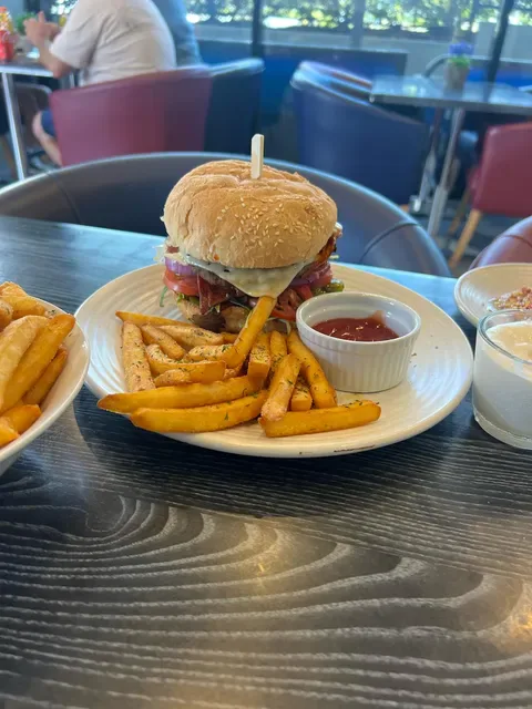 Yarrabilba Coffee Hub & restaurant