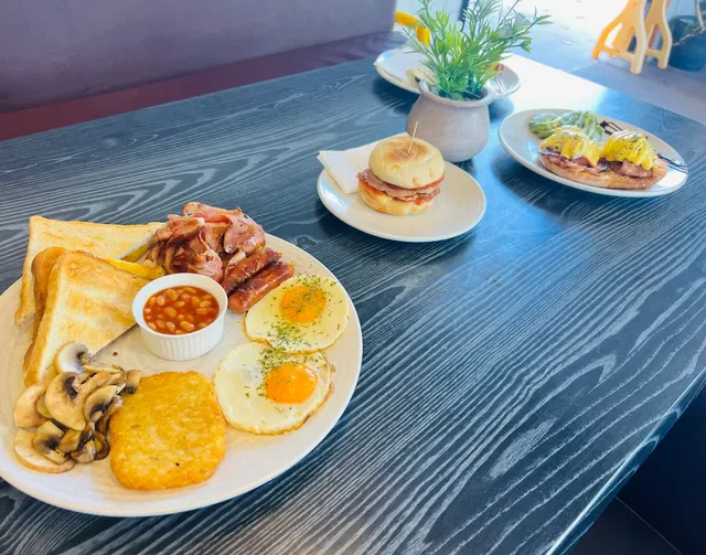 Yarrabilba Coffee Hub & restaurant