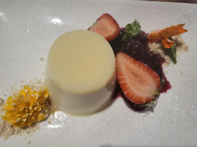 Acqua Restaurant & Bar
