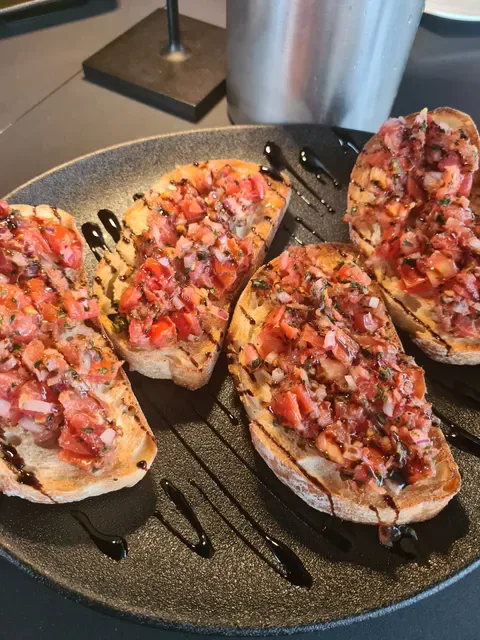 Amici Restaurant & Pizzeria
