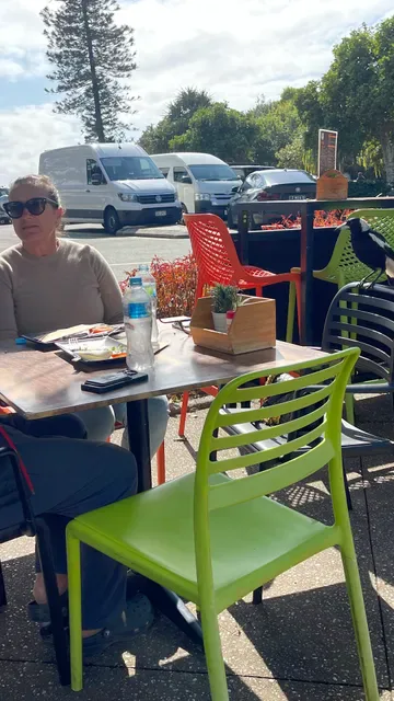 Coco's By The Lake