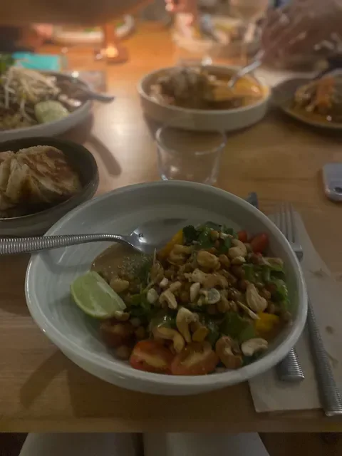 Dee Den Restaurant