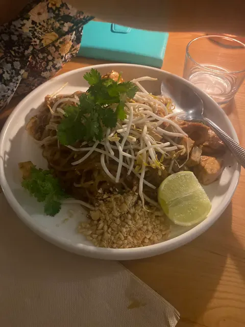 Dee Den Restaurant