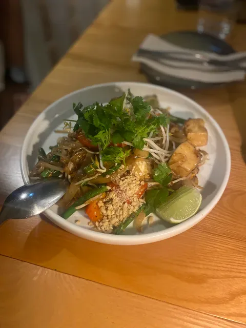 Dee Den Restaurant