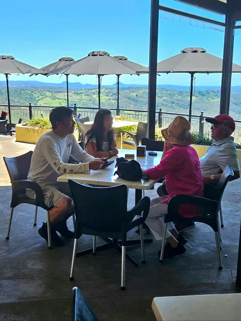 The Edge Cafe, Bar & Restaurant