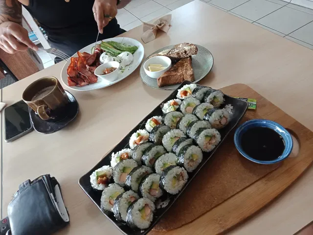 Zee 慈 Nosh Co.