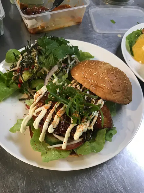 Zee 慈 Nosh Co.