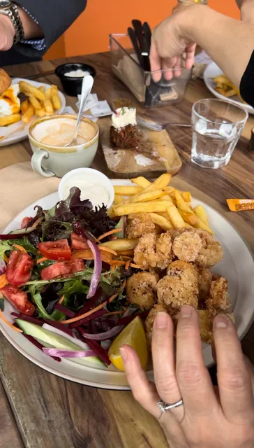 Tree House Cafe & Bar