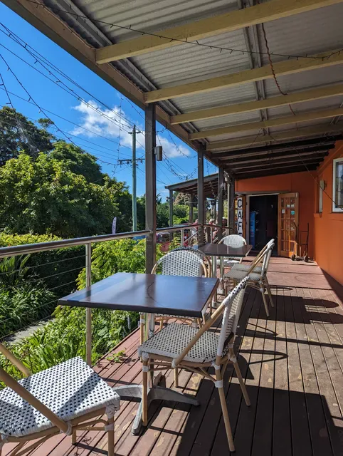 Tree House Cafe & Bar