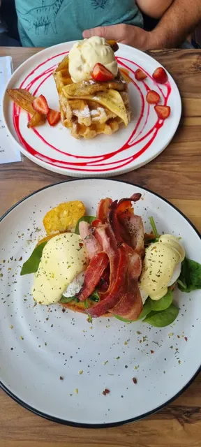 Tree House Cafe & Bar