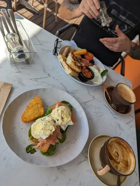 Tree House Cafe & Bar