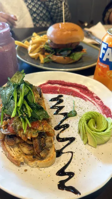 Tree House Cafe & Bar