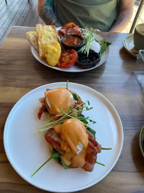 Tree House Cafe & Bar