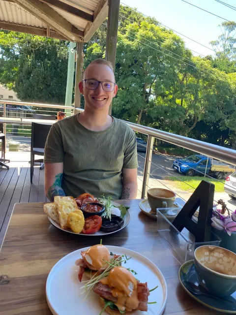Tree House Cafe & Bar