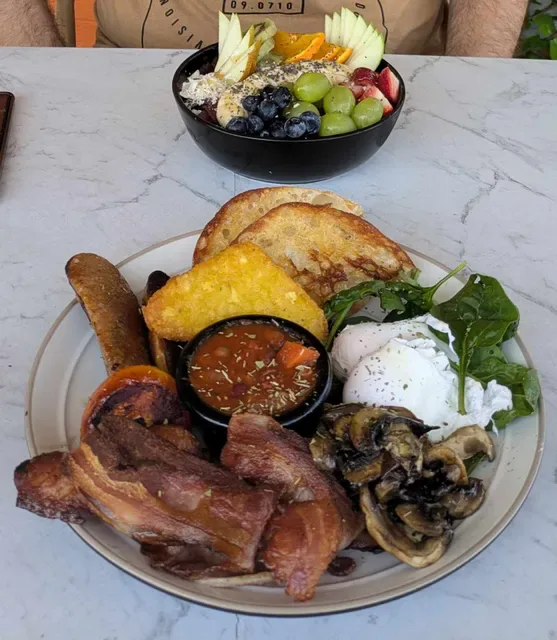 Tree House Cafe & Bar