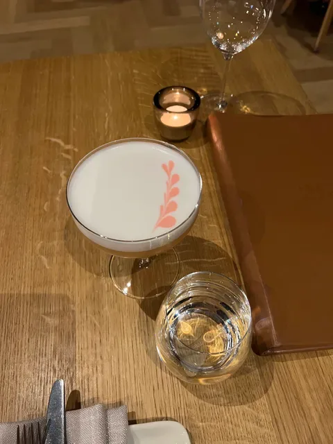 2KW Bar & Restaurant