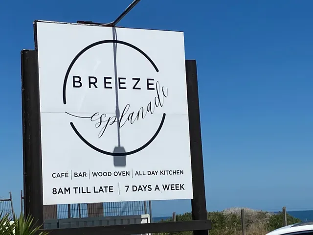 Breeze Cafe & Bar