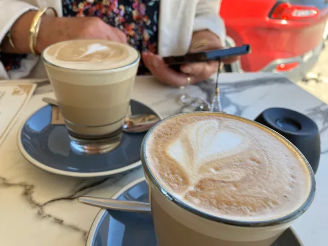 Breeze Cafe & Bar