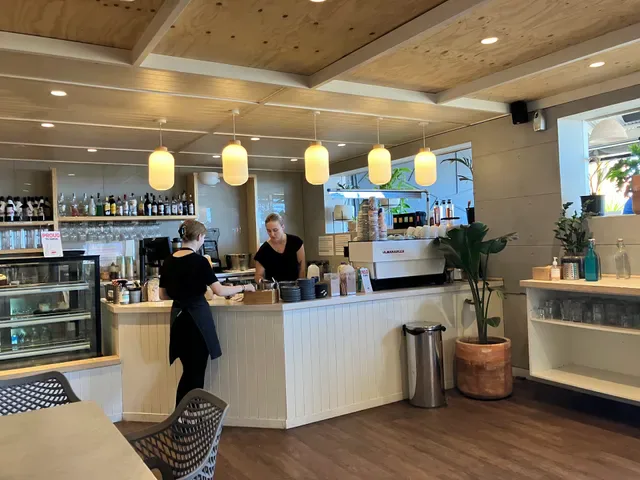 Breeze Cafe & Bar