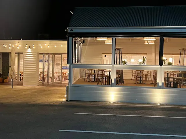 Breeze Cafe & Bar