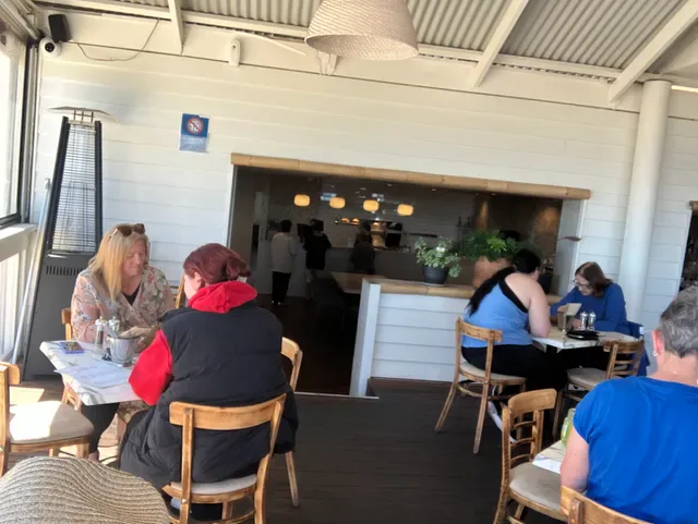 Breeze Cafe & Bar