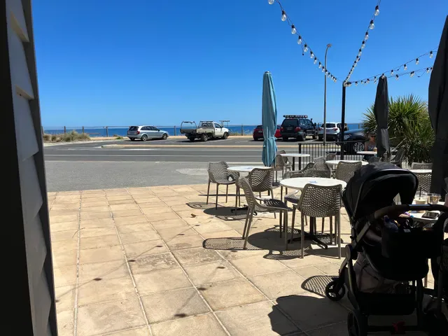 Breeze Cafe & Bar