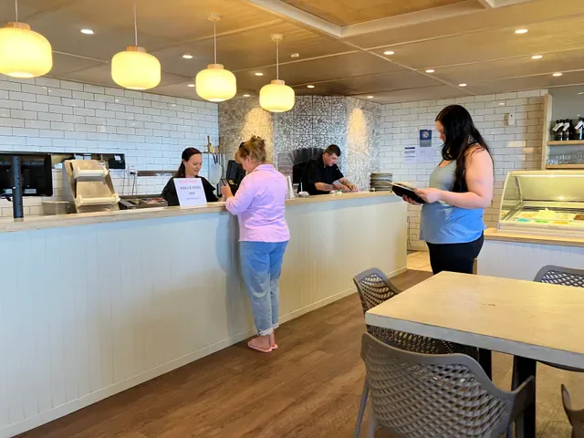 Breeze Cafe & Bar