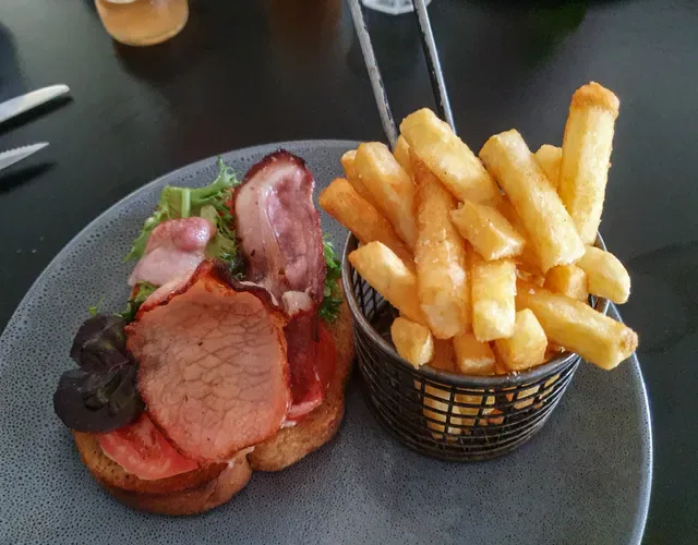 Cafe Beach Pit