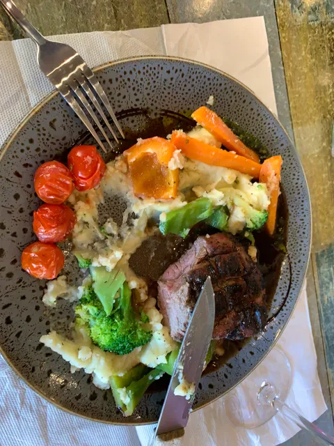 Carmel's Cafe Bar and Grill