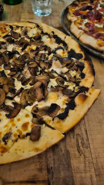 EST Pizzeria