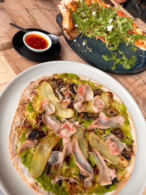 EST Pizzeria