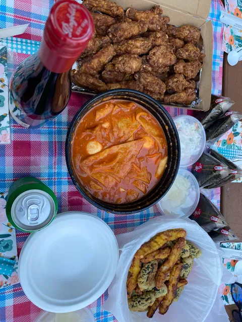 Golden Chicken And Seafood