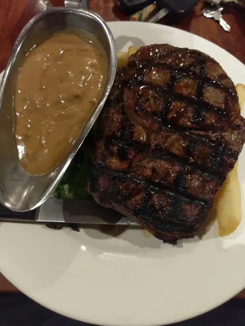 Grand North | Tavern, Bistro & Sports Bar