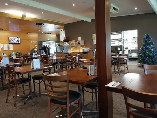 Grand North | Tavern, Bistro & Sports Bar