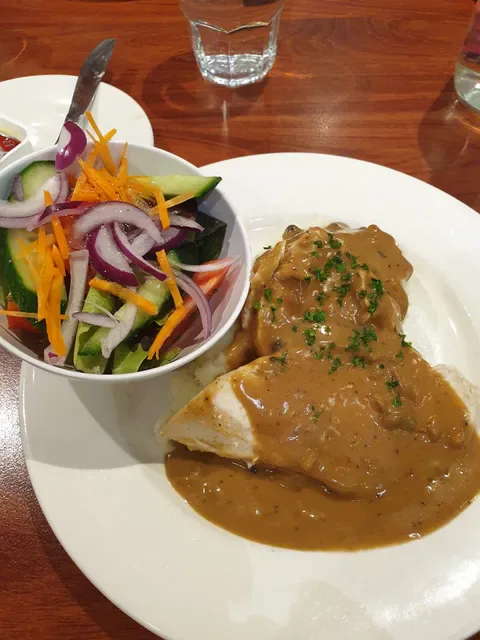 Grand North | Tavern, Bistro & Sports Bar