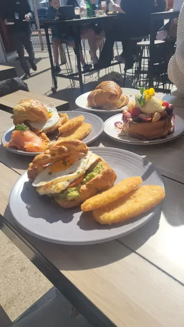 MALOBO Bakery & Terrace Bar